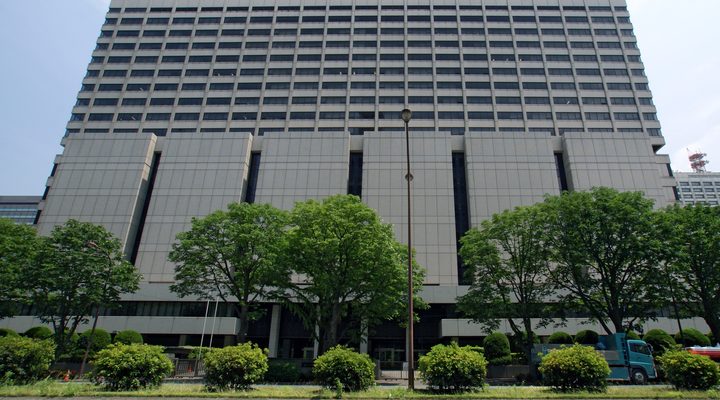 The Tokyo court complex in the Kasumigaseki district of Tokyo, a large pale modern building that houses both the Tokyo District Court and the Tokyo High Court.
